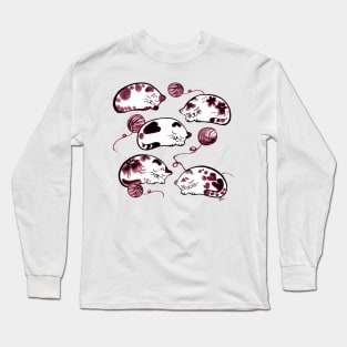 Sleeping cats with wool ball (red) Long Sleeve T-Shirt